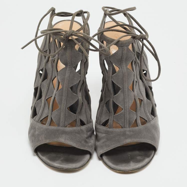 مملوكة مسبقًا Gianvito Rossi Size 41 Grey Suede Cutout Maxne Ankle Strap Sandals