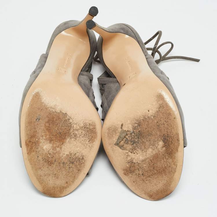 مملوكة مسبقًا Gianvito Rossi Size 41 Grey Suede Cutout Maxne Ankle Strap Sandals