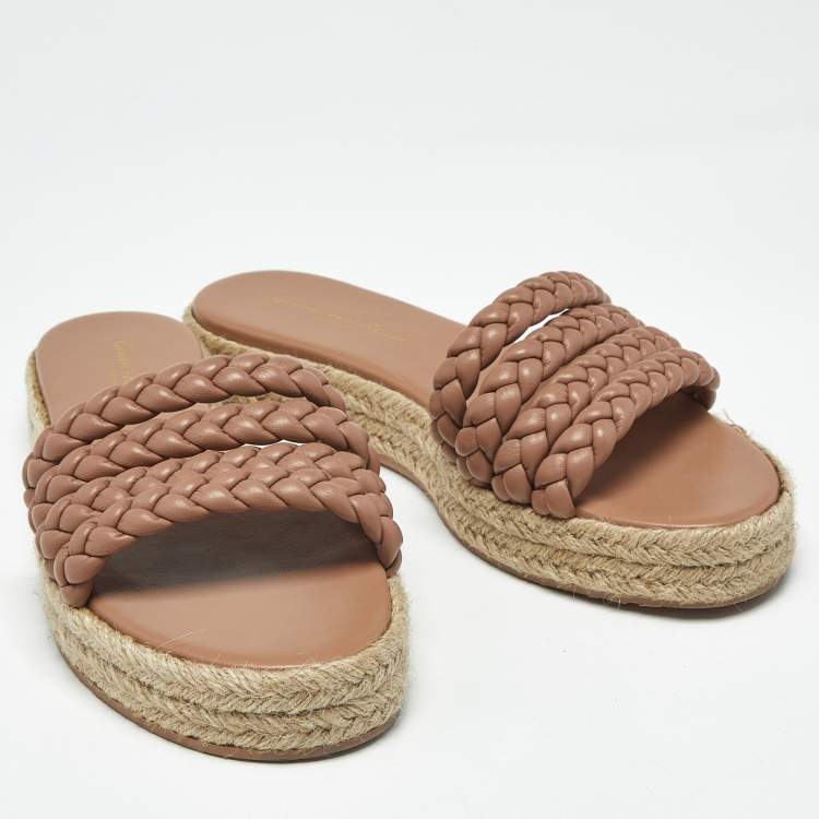 مملوكة مسبقًا Gianvito Rossi Marbella Size 38 Beige Braided Leather Slide Sandals