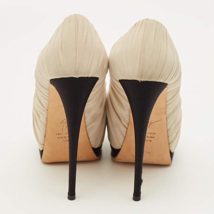 مملوكة مسبقًا Gianvito Rossi Size 38.5 Beige Ruched Fabric Peep Toe Platform Pumps