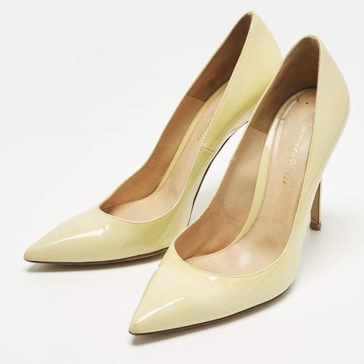 Pre Owned Gianvito Rossi Size 39 Yellow Patent Leather Pointed Toe Pumps