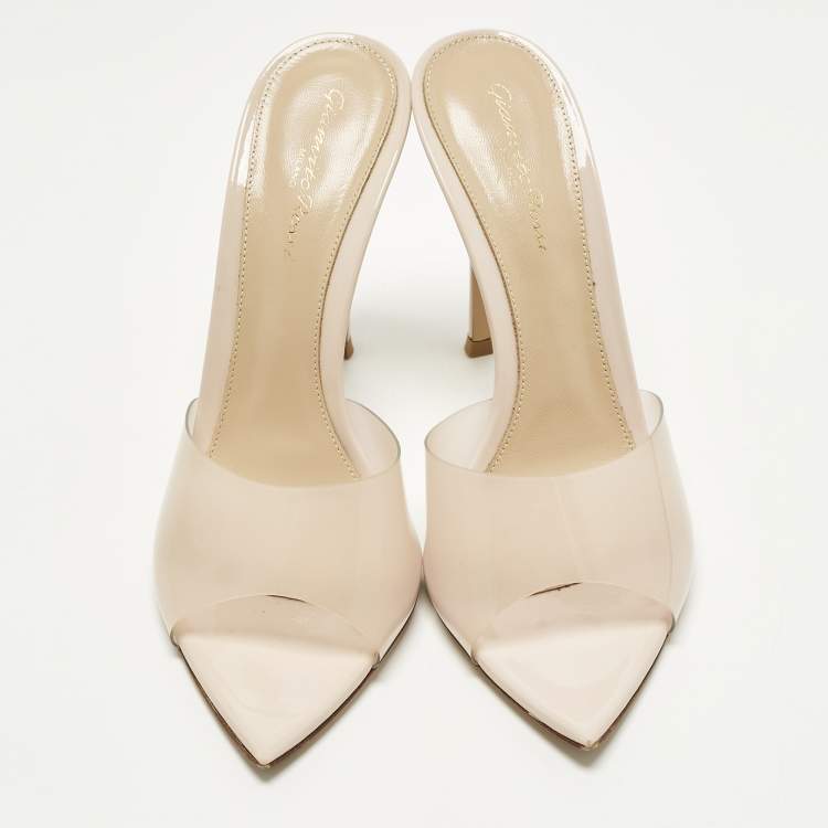 مملوكة مسبقًا Gianvito Rossi Elle Size 38 Beige PVC Mules