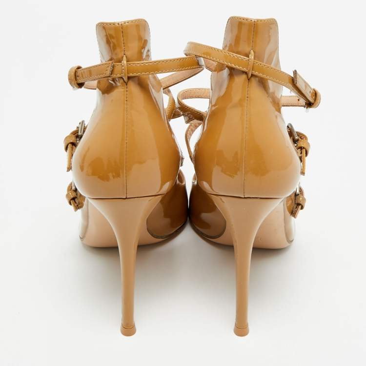 Pre Owned Gianvito Rossi Size 37.5 Beige Patent Leather Crisscross Pointed Toe Pumps