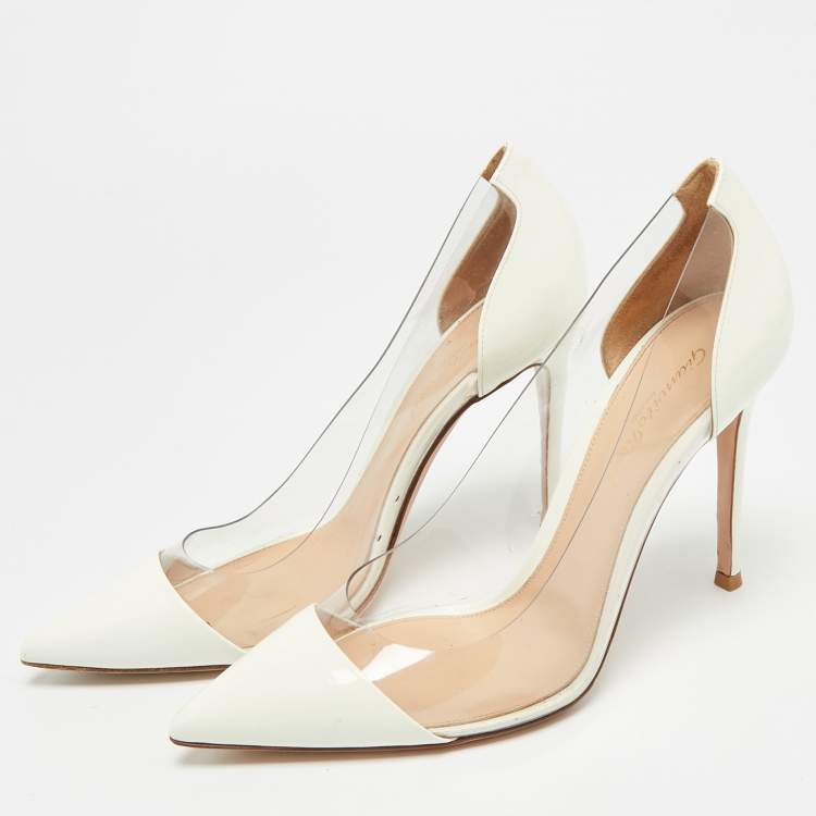 مملوكة مسبقًا Gianvito Rossi Plexi Size 38 White/Transparent Patent Leather and PVC Pointed Toe Pumps