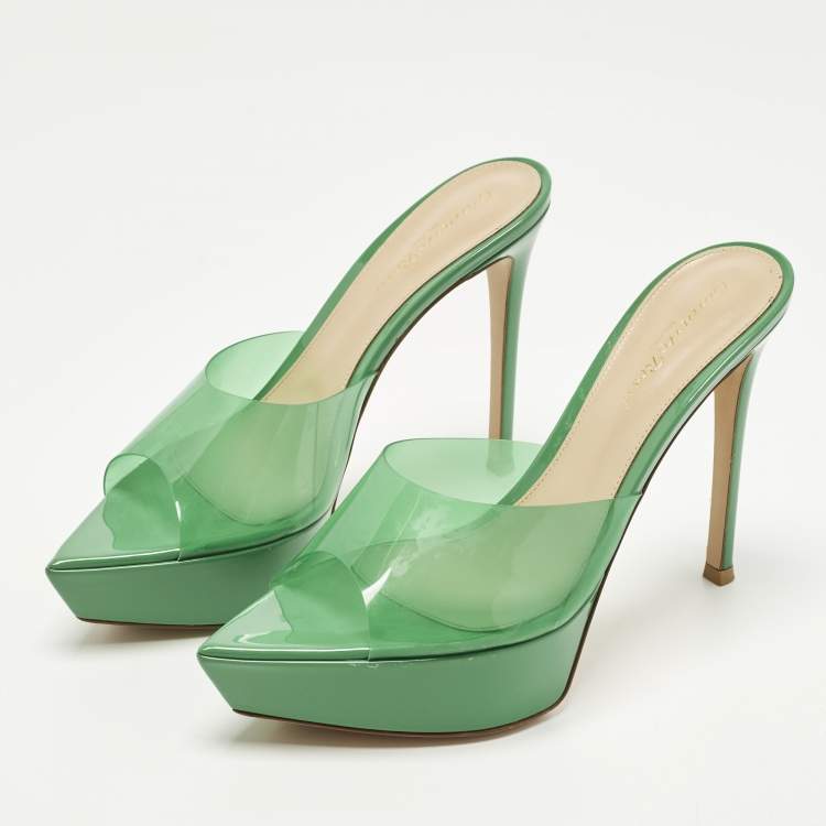 مملوكة مسبقًا Gianvito Rossi Betty Size 38 Green PVC Platform Sandals