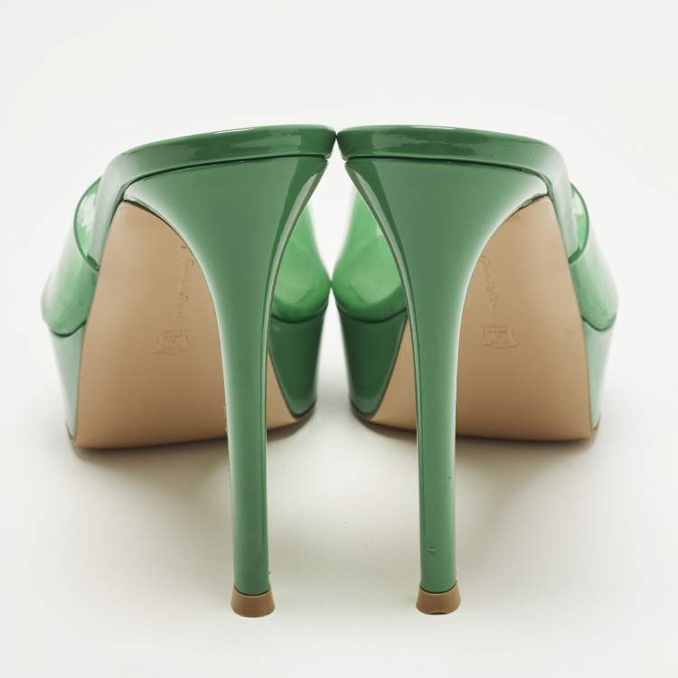 مملوكة مسبقًا Gianvito Rossi Betty Size 38 Green PVC Platform Sandals