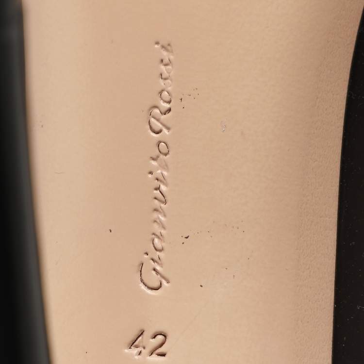 Pre Owned Gianvito Rossi Plexi Size 42 Black Patent Leather and PVC Pointed Toe Pumps 