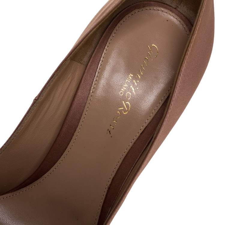 Pre Owned Gianvito Rossi Beige Satin Pointed Toe Pumps Size 39.5