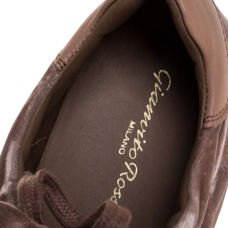 مملوكة مسبقًا Gianvito Rossi Beige Velvet Loft Low Top Sneakers Size 36