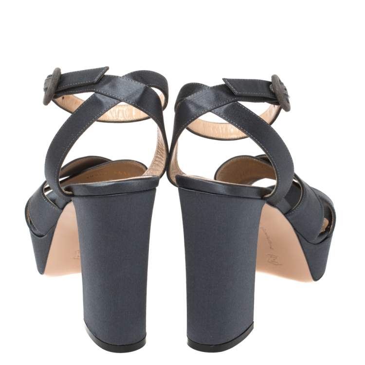 Pre Owned Gianvito Rossi Grey Satin Criss Cross Platform Sandals Size 39