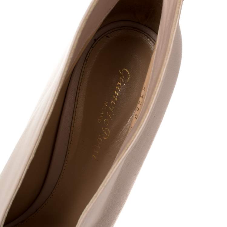 Pre Owned Gianvito Rossi Cream  Leather  Peep Toe Booties Size 40.5