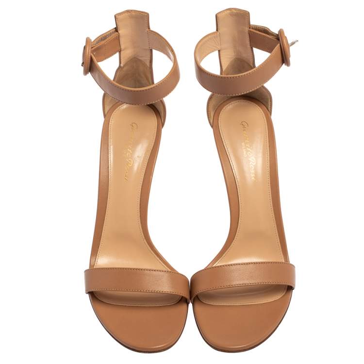 مملوكة مسبقًا Gianvito Rossi Beige Leather Portofino Ankle Strap Sandals Size 40