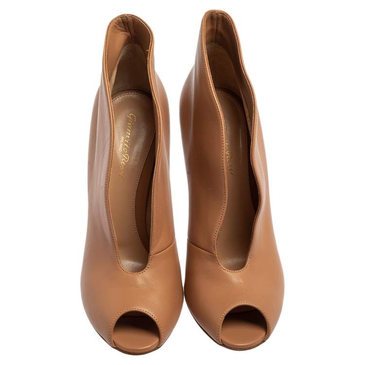 Pre Owned Gianvito Rossi Beige Leather V Neck Peep Toe Booties Size 39