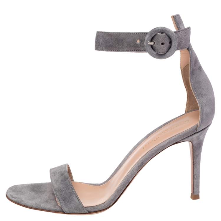 Bare Traps* Gray Size 8 1/2 Ladies Sandals