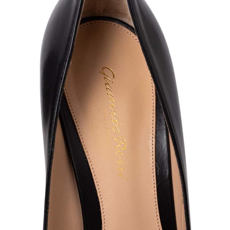 Pre Owned Gianvito Rossi Black Leather Pointed Toe Pumps Size 40