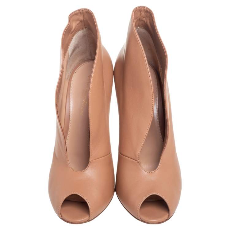 Pre Owned Gianvito Rossi Beige Leather Vamp Booties Size 39