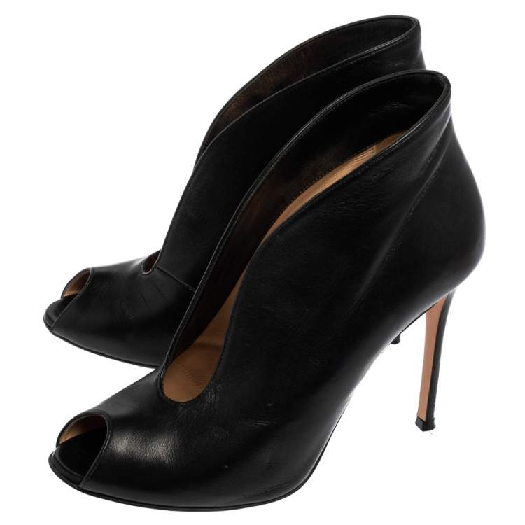 Pre Owned Gianvito Rossi Black Leather V-Neck Peep Toe Ankle Booties Size 40