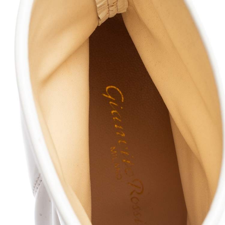Pre Owned Gianvito Rossi White Patent Leather Imogen Pointed Toe Ankle Booties Size 38.5