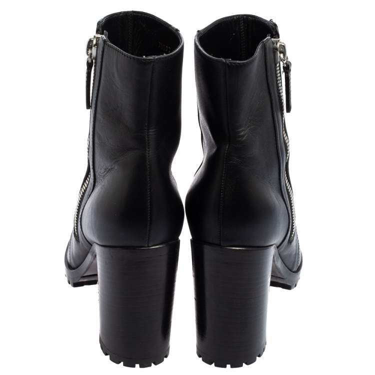 Pre Owned Gianvito Rossi Black Leather Round Toe Block Heel Ankle Boots Size 40