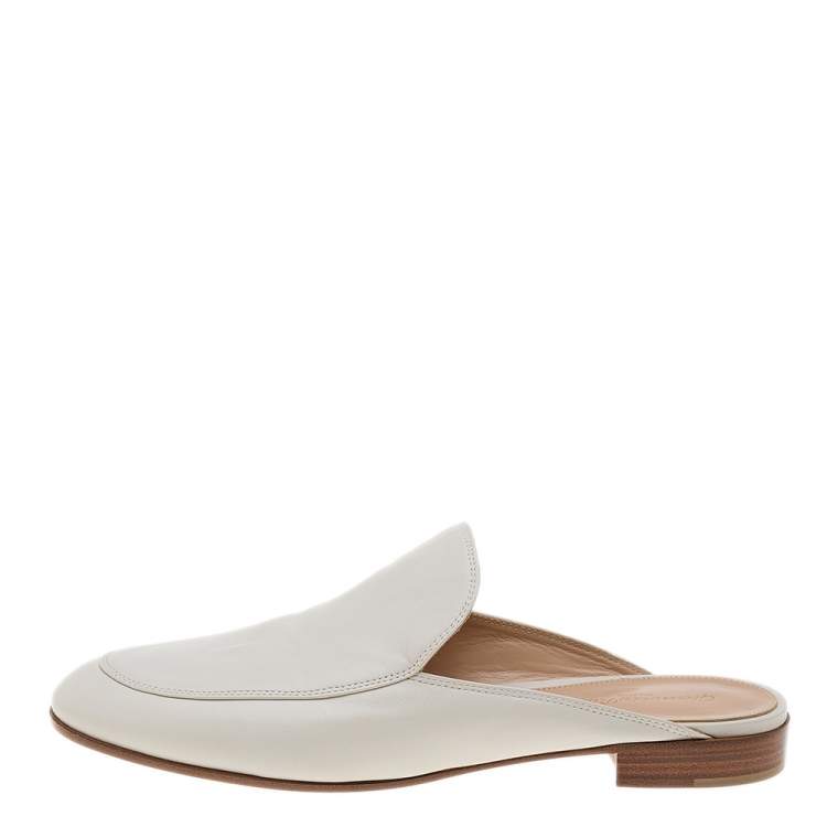 Pre Owned Gianvito Rossi White Leather Palau Slip On Mules Size 39