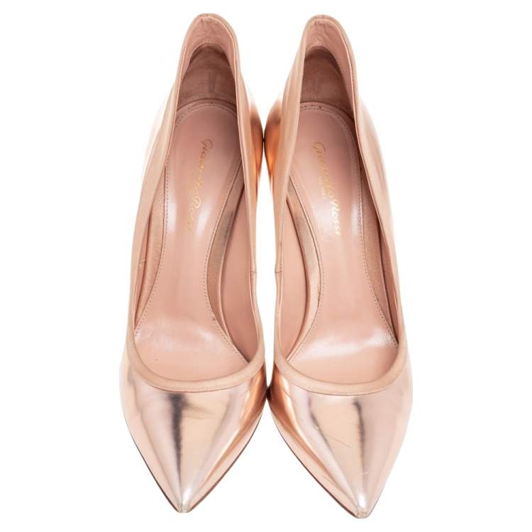 Pre Owned Gianvito Rossi Gold Leather Pointed Toe Pumps Size 39.5