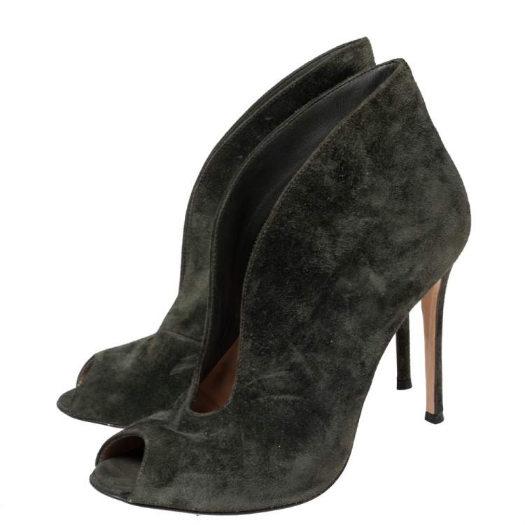 مملوكة مسبقًا Gianvito Rossi Green Suede Vamp Peep Toe  Booties Size 39