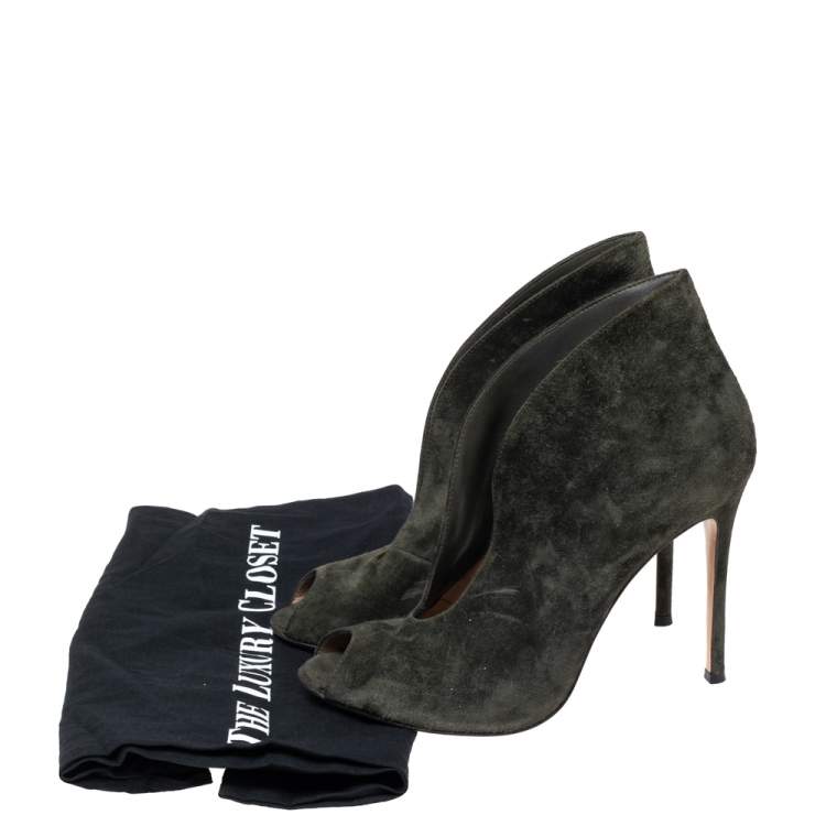 مملوكة مسبقًا Gianvito Rossi Green Suede Vamp Peep Toe  Booties Size 39