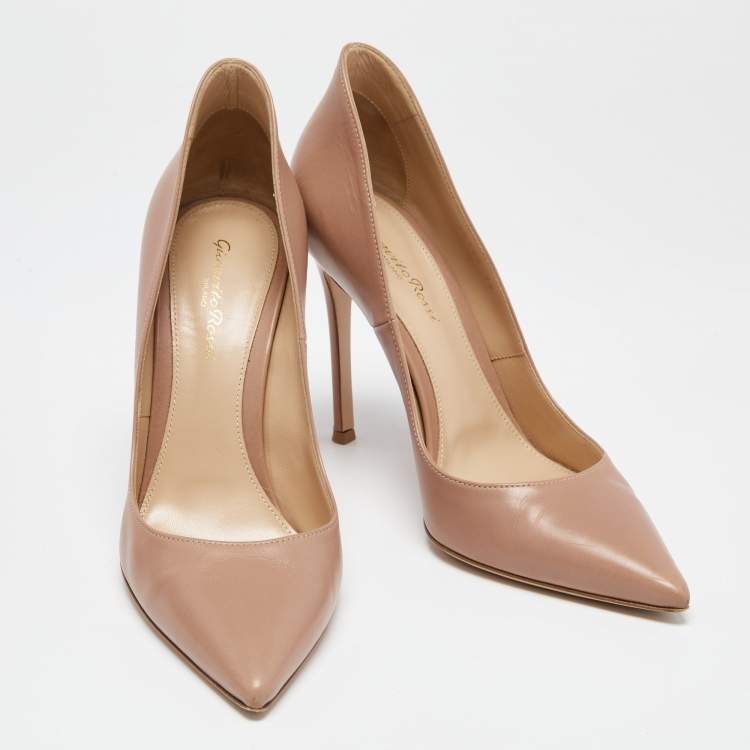 Pre Owned Gianvito Rossi Nude Leather Pointed Toe Pumps Size 39