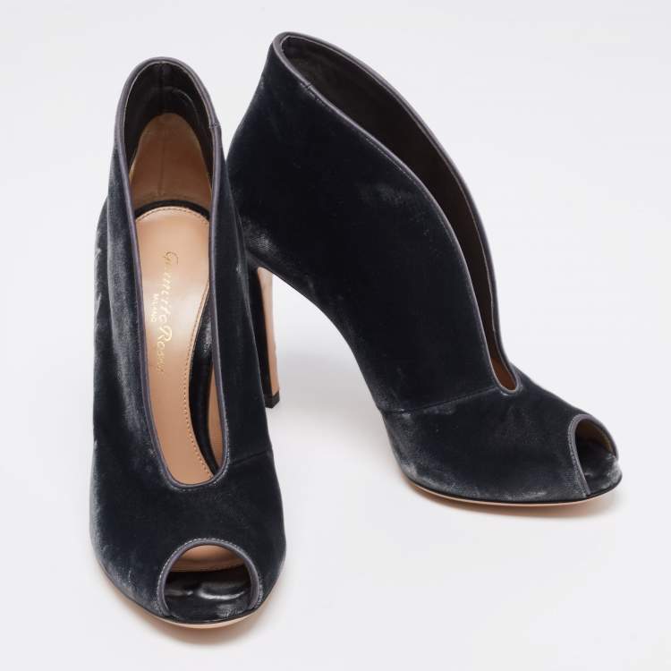 Pre Owned Gianvito Rossi Grey Velvet Vamp Peep-Toe Booties Size 35.5