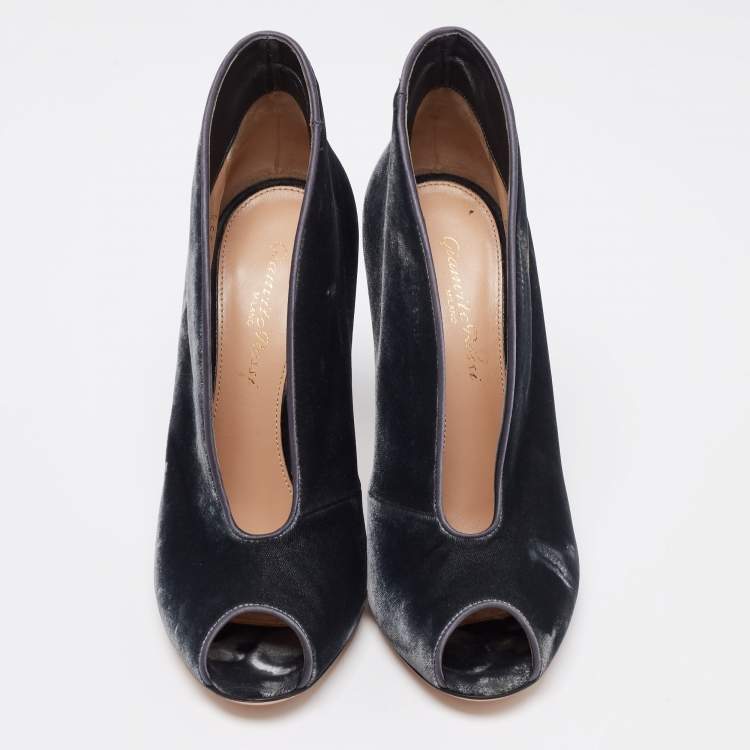 Pre Owned Gianvito Rossi Grey Velvet Vamp Peep-Toe Booties Size 35.5