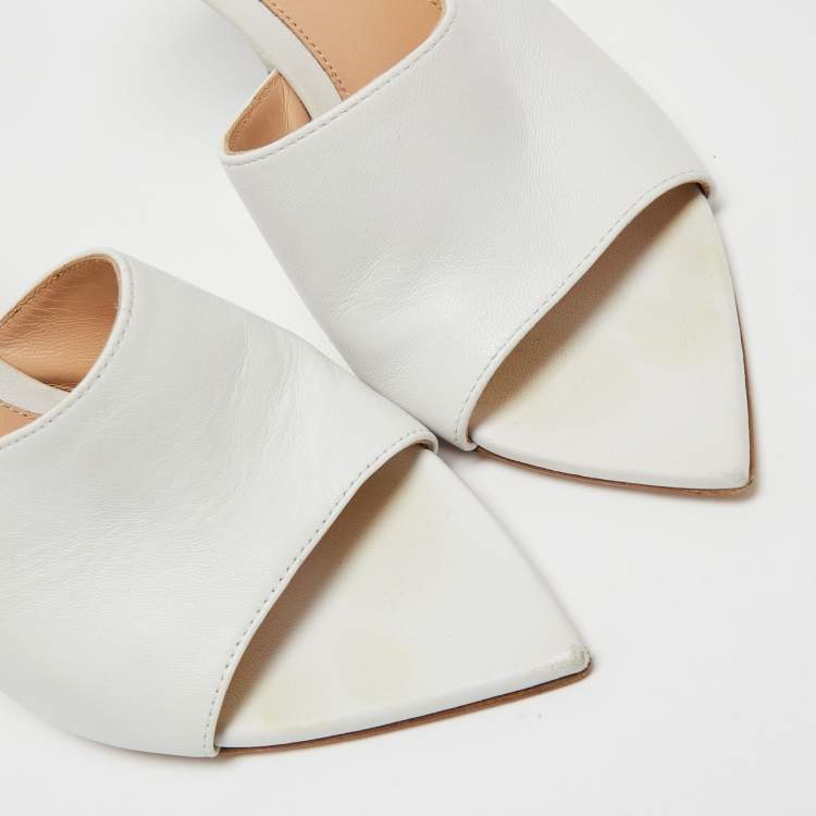 مملوكة مسبقًا Gianvito Rossi White Leather Elle Slide Sandals Sandals Size 38