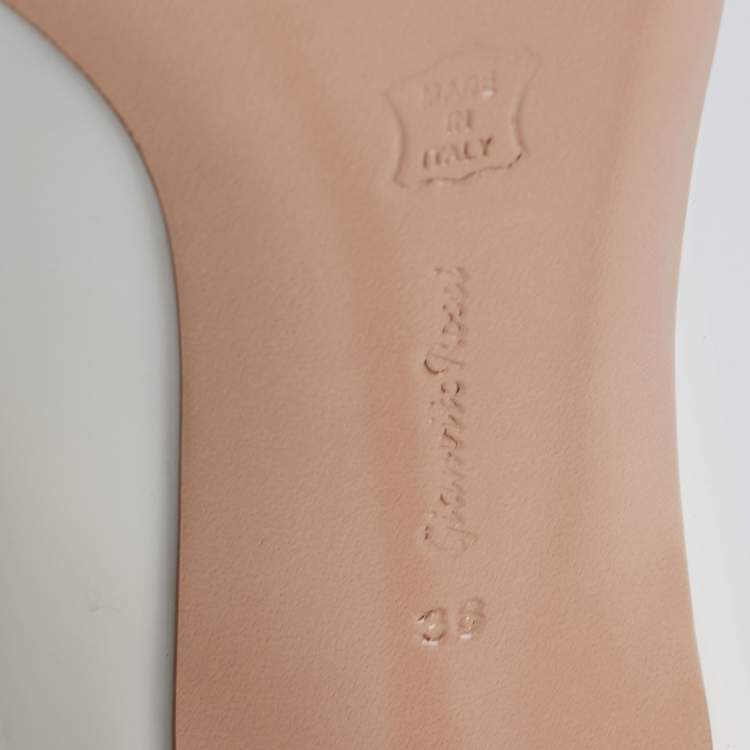 Pre Owned Gianvito Rossi Off White Patent Leather Gianvito 115 Pointed Toe Pumps Size 36