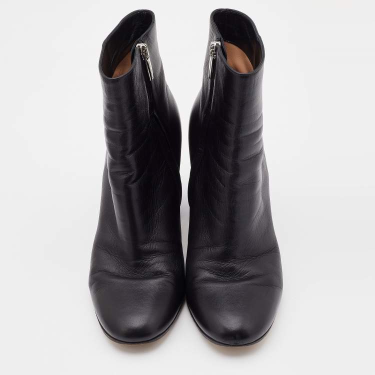 Pre Owned Gianvito Rossi Black Leather Ankle Length Boots Size 37