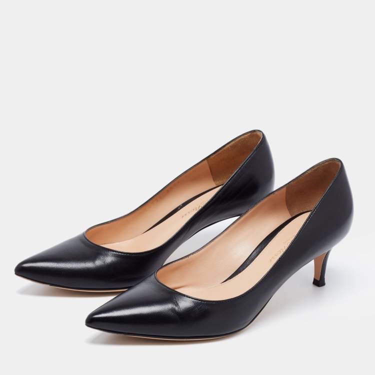 Pre Owned Gianvito Rossi Black Leather Pointed Toe Pumps Size 35.5
