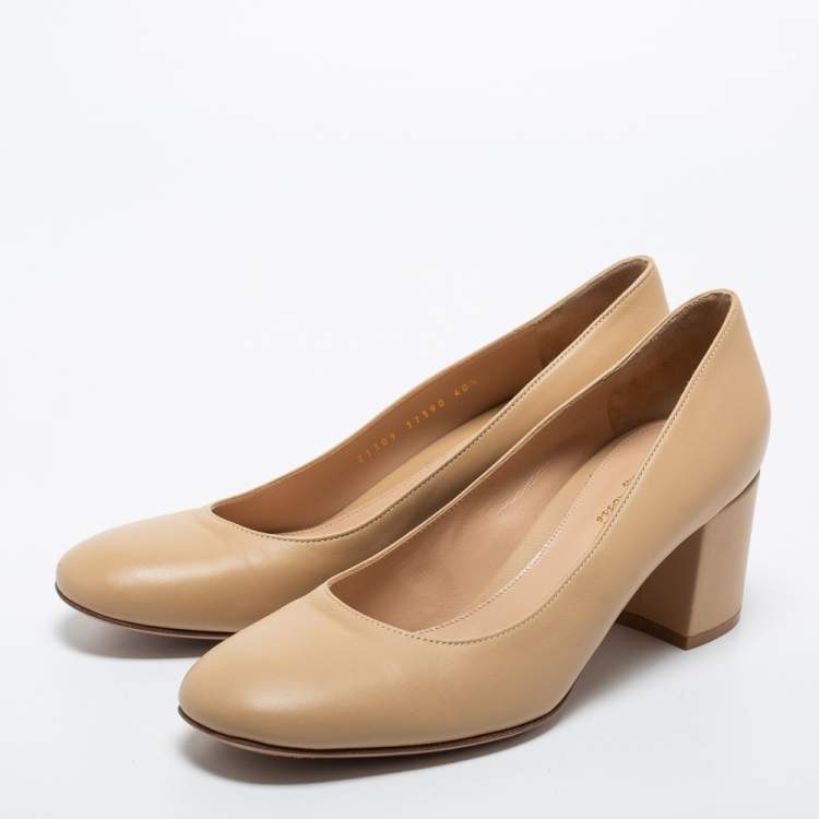 Pre Owned Gianvito Rossi Beige Leather Block Heel Pumps Size 40.5
