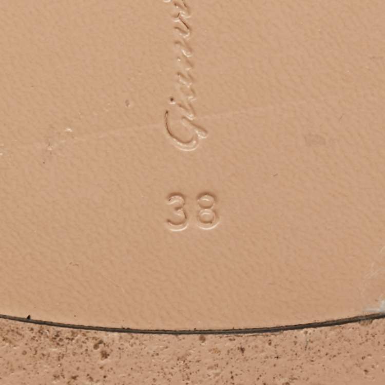 Pre Owned Gianvito Rossi Black LeatherThong Flats Size 38