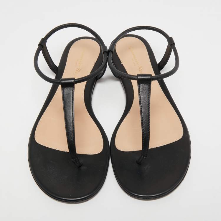 Pre Owned Gianvito Rossi Black LeatherThong Flats Size 38