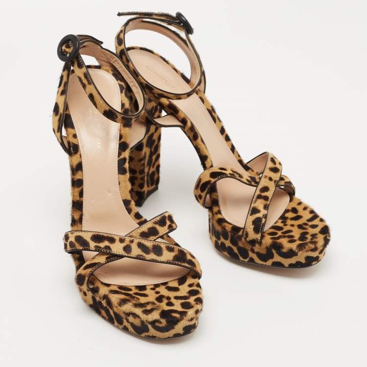 مملوكة مسبقًا Gianvito Rossi Brown/Beige Leopard Print Calf Hair Platform Ankle Strap Sandals Size 39