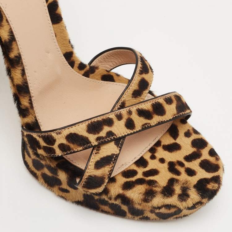 مملوكة مسبقًا Gianvito Rossi Brown/Beige Leopard Print Calf Hair Platform Ankle Strap Sandals Size 39