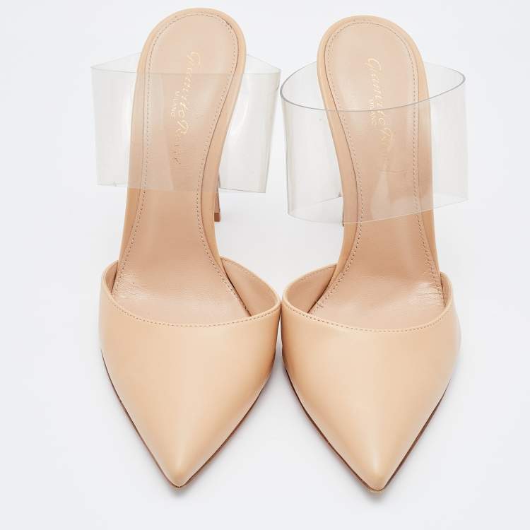 مملوكة مسبقًا Gianvito Rossi Beige/Transparent Leather and PVC Virtua Pointed Toe Mules Size 37.5