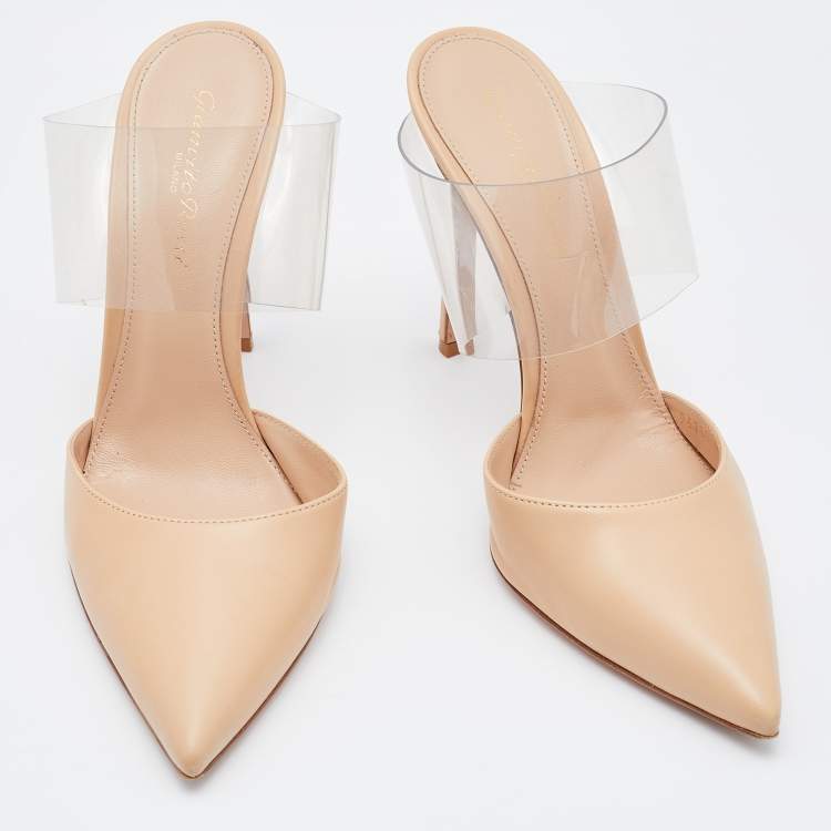 مملوكة مسبقًا Gianvito Rossi Beige/Transparent Leather and PVC Virtua Pointed Toe Mules Size 37.5