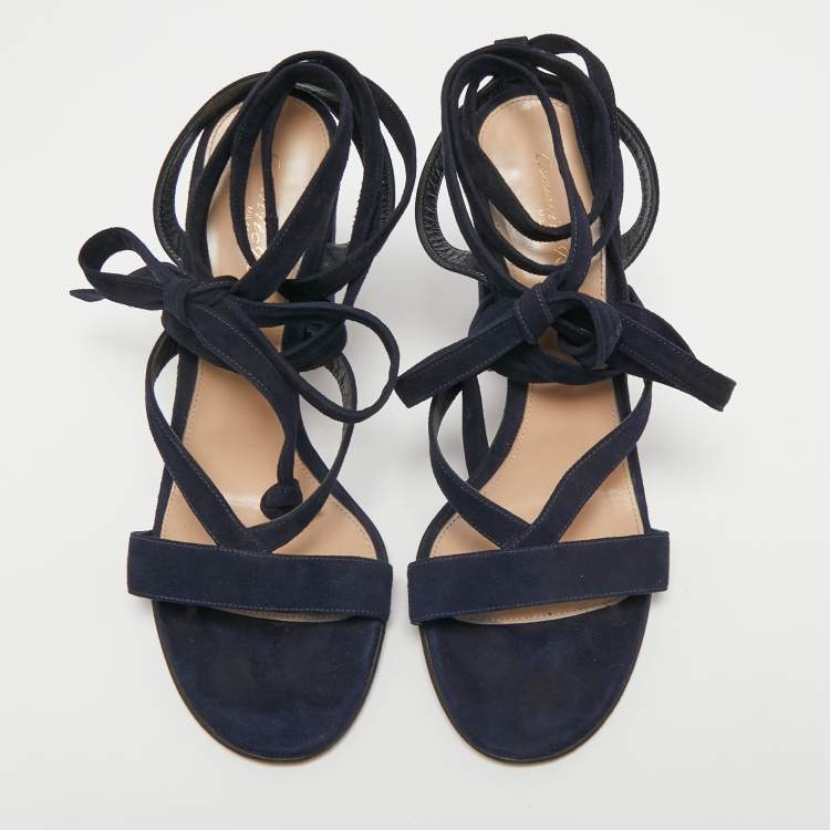 مملوكة مسبقًا Gianvito Rossi Navy Blue Suede Ankle Wrap Sandals Size 40