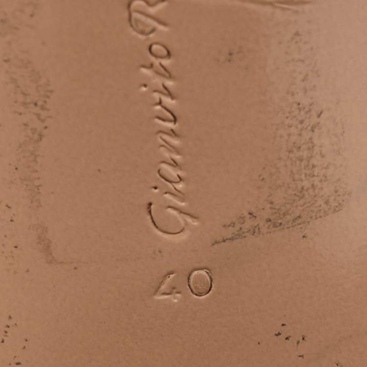 مملوكة مسبقًا Gianvito Rossi Navy Blue Suede Ankle Wrap Sandals Size 40