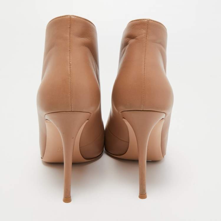 Pre Owned Gianvito Rossi Beige Leather Vamp Booties Size 40