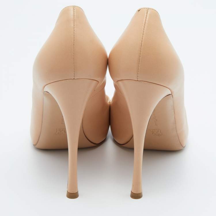 Pre Owned Gianvito Rossi Beige Leather Pointed Toe Pumps Size 40