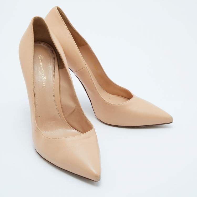 Pre Owned Gianvito Rossi Beige Leather Pointed Toe Pumps Size 40