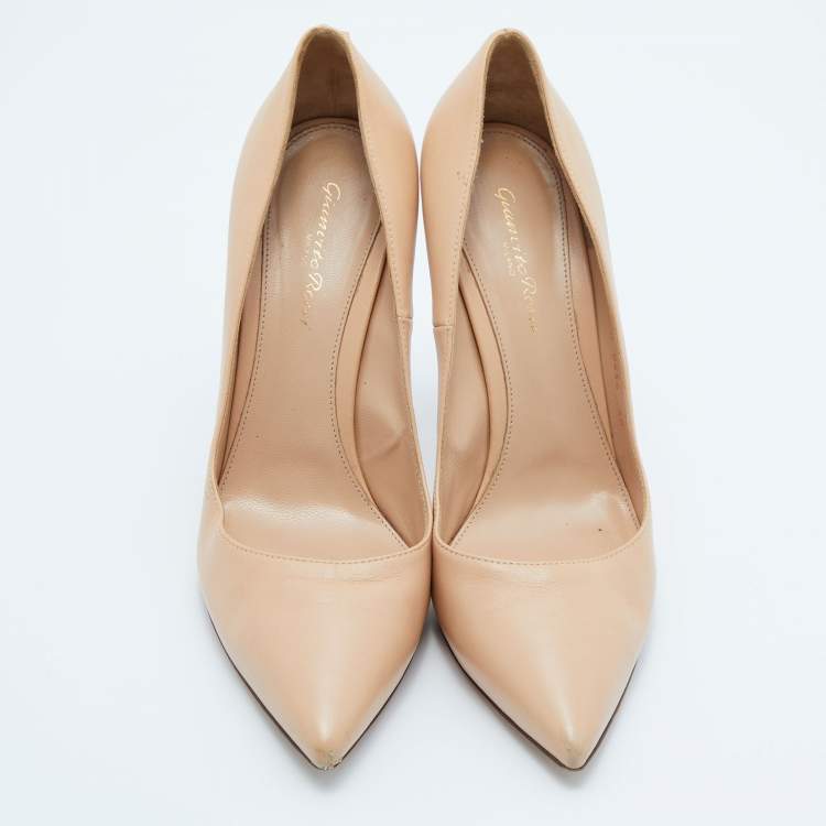 Pre Owned Gianvito Rossi Beige Leather Pointed Toe Pumps Size 40