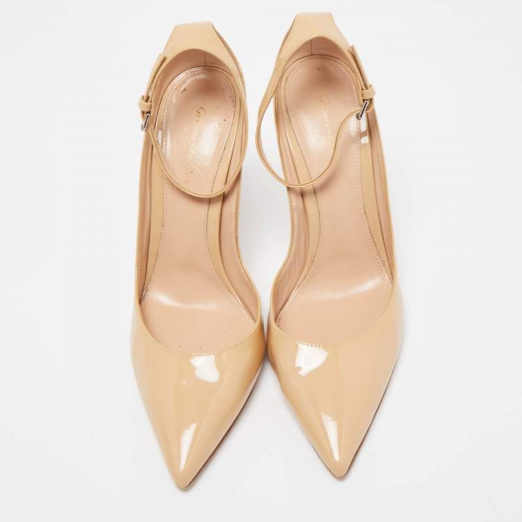 مملوكة مسبقًا Gianvito Rossi Beige Patent Leather Ankle Strap Pointed Toe Pumps Size 40.5