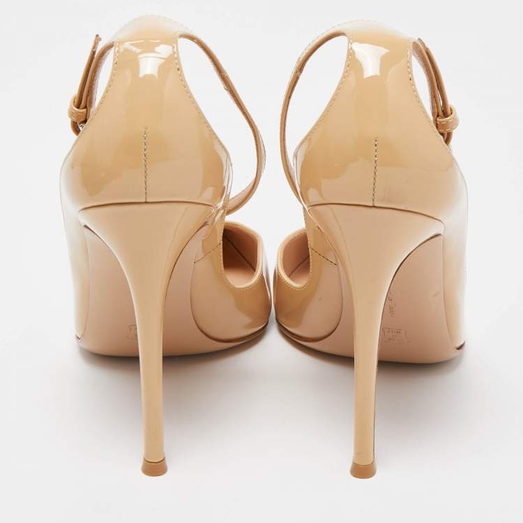مملوكة مسبقًا Gianvito Rossi Beige Patent Leather Ankle Strap Pointed Toe Pumps Size 40.5