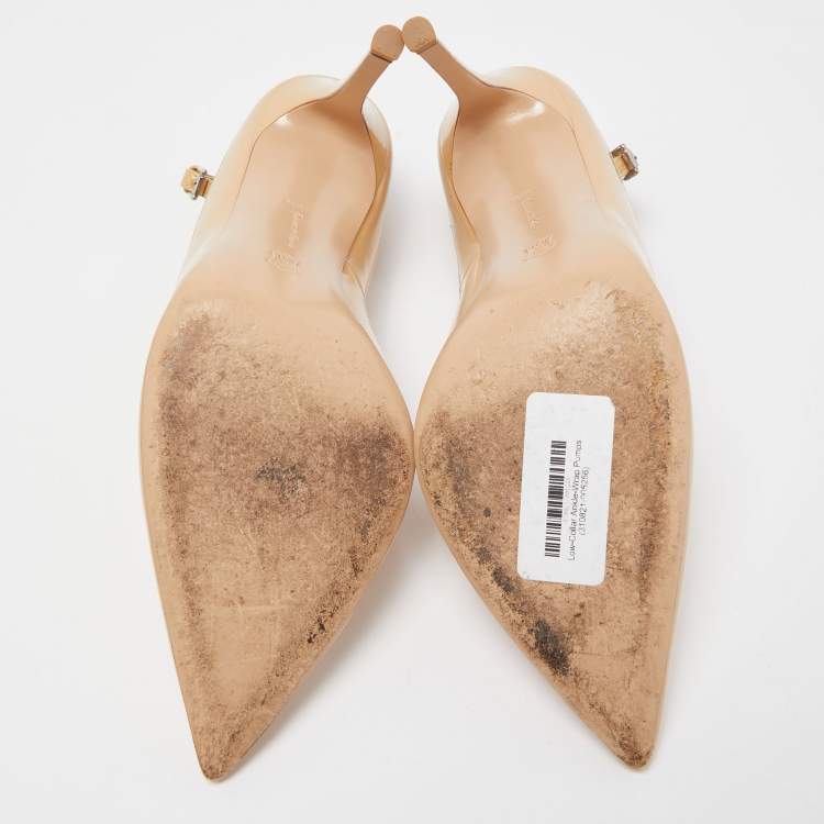 مملوكة مسبقًا Gianvito Rossi Beige Patent Leather Ankle Strap Pointed Toe Pumps Size 40.5